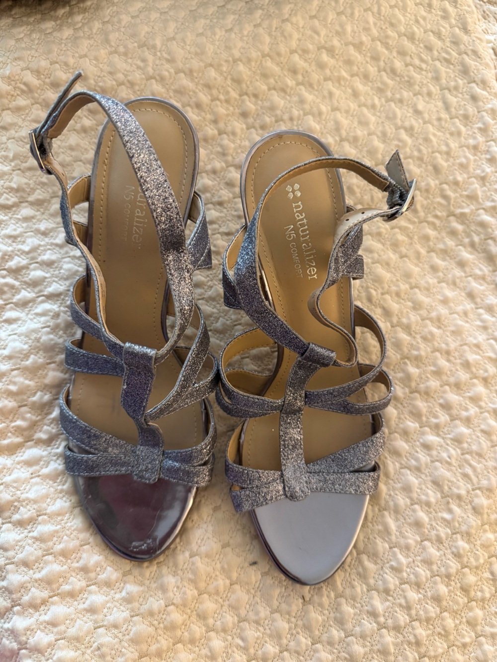 Like New Naturalizer Silver Glitter Strappy Sandals - Women's